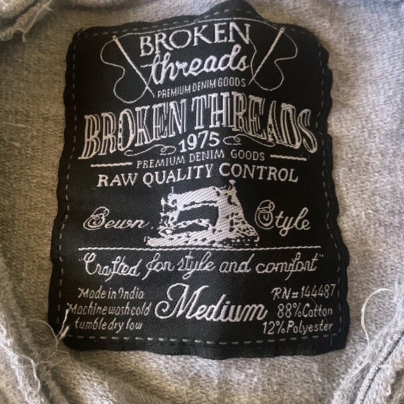 Broken Threads Mens Top Size Medium - Picture 6 of 6